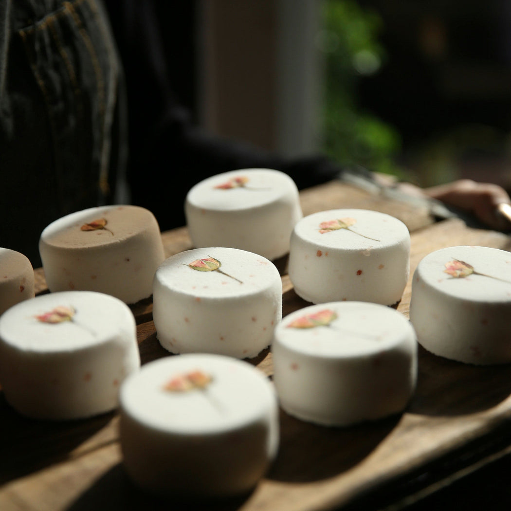 Cardamom Cedar & Rose Bath Bomb with Pink Himalayan Salt